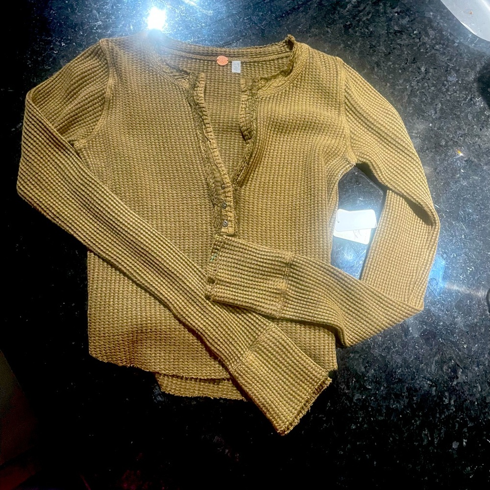 Free People Army Green Waffle Knit Henley Top. Built in gloves. NEW NTW SZ S-M